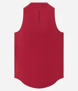 Musculosa deportiva masculina Get Over, de corte regular en color marrón, con cuello redondo, costuras visibles y etiqueta decorativa en el bajo.