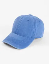 Gorra de béisbol de algodón con efecto lavado y gastado, color azul vibrante, visera curva y corona estructurada de seis paneles.