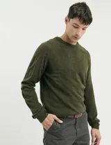 Sweater de punto con escote redondo y manga larga, confeccionado en tejido acrílico de textura suave.