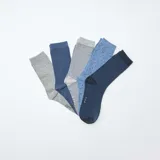 Pack de cinco pares de medias de algodón en tonos de azul, gris y blanco, con diferentes diseños: lisas, a rayas y con lunares.