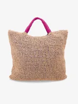 Bolso tote grande de papel tejido con trama calada estilo crochet, color tostado, con asas de mano en color fucsia e interior forrado.