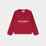 Sweater de punto color rojo con cuello redondo, diseño oversize y estampa frontal con el logo de la marca en color crema.