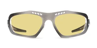 Lentes de sol envolventes con montura de acero inoxidable en color gunmetal y lentes de nylon amarillos. Presentan un diseño deportivo con aberturas decorativas en la parte superior del marco y patillas de acetato.