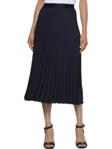 Falda midi plisada azul marino de poliéster reciclado, con cintura elástica con logo tonal de Tommy Hilfiger bordado y logo esmaltado en el bajo.