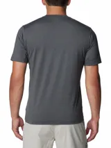 Remera técnica de cuello redondo con tecnología de protección solar y absorción de humedad. Presenta un diseño liso en color gris jaspeado con el logo de la marca estampado en el pecho.