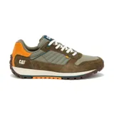 Championes Caterpillar modelo Trigen Mesh de estilo retro inspirados en los años 80 y 90, en combinación de colores verde militar, marrón, blanco y detalles en naranja. Cuentan con capellada de ante y malla, suela exterior de goma resistente y entresuela de EVA ligera para mayor comodidad.