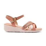 Sandalias con plataforma Korium Confort Baiza, color rosa con detalles en dorado y plateado. Tiras cruzadas sobre el empeine, tira con hebilla al tobillo y plataforma baja.