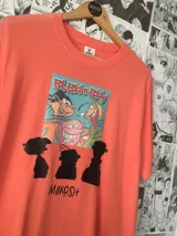 Remera color salmón con estampado de los personajes de la serie animada Ed, Edd y Eddy.