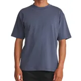 Remera Katin modelo Base Box Tee, color azul, de corte holgado, mangas cortas y cuello redondo estructurado.