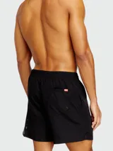 Short de baño negro con cordón ajustable en la cintura y logo vertical grande de Diesel en blanco en el lateral derecho.