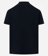 Remera básica de corte clásico y calce regular, color negro, con cuello redondo y mangas cortas.