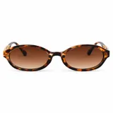 Lentes de sol con armazón ovalado estilo carey (tortoise) en tonos marrones y negros, con detalles metálicos dorados en las patillas y lentes degradados en tono marrón.