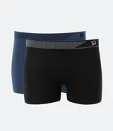 Kit de dos calzoncillos bóxer de poliamida, uno azul y otro negro, con elástico contrastante en la cintura y logo de la marca.