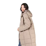 Campera multifunción modular de nylon matelaseado color taupe. Diseño versátil con sistema de cierres que permite transformarla en cuatro versiones: campera larga, campera corta, chaleco largo y chaleco corto. Cuenta con capucha desmontable, cierre frontal completo y bolsillos laterales.