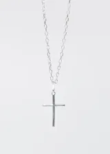 Cadena forcet fina de plata 925 con dije de cruz lisa.