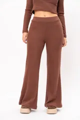 Pantalón wide leg de morley afelpado, con cintura elástica y bolsillos laterales.
