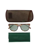 Lentes de sol con armazón de acetato biodegradable en estampado carey y cristales polarizados con protección UV.