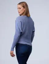 Sweater negro de tejido acanalado, marca Philosophy, con mangas dolman amplias y cuello redondo.