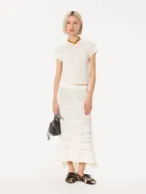 Pollera larga color crudo, tejida en hilado frío con delicados puntos calados.