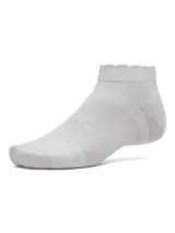 Pack de tres pares de medias deportivas Under Armour de corte bajo, color blanco, con diseño ultradelgado, transpirable y soporte de arco integrado.