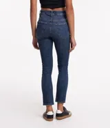 Pantalón cigarrete de jean azul oscuro, tiro alto, con bolsillos delanteros y traseros. Confeccionado con algodón sostenible y elastano. Marca Blue Steel.