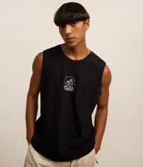 Musculosa de algodón color negro, con cuello redondo, corte comfort holgado y estampa frontal de oso con inscripción "Yellowstone National Park".