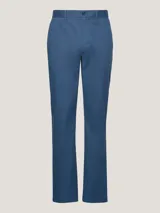 Pantalón chino de corte recto Tommy Hilfiger, colección 1985, color azul. Confeccionado en algodón Pima elástico, con cierre de cremallera y botón, dos bolsillos laterales abiertos y dos bolsillos ribeteados con botón en la parte trasera.