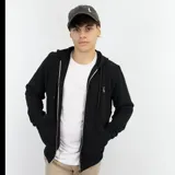 Campera negra con capucha y cierre frontal, confeccionada en algodón fino de punto.