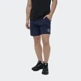 Short deportivo Umbro modelo Terren, color negro, con logo de la marca estampado en blanco en el lateral izquierdo.