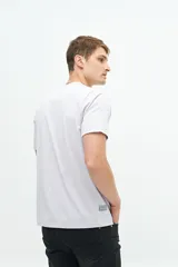 Remera clásica de manga corta color lila, con estampado frontal del logo "BROOKSFIELD CLUB" en blanco.