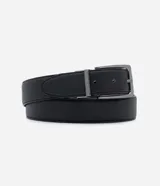 Cinturon reversible negro para hombre, de cuero sintetico con textura y hebilla metalica cuadrada de color plateado oscuro.