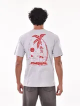 Remera celeste con cuello redondo y estampado frontal con la frase "Seek the positive". Corte oversized.