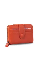 Tarjetero tipo abanico con cierre perimetral y solapa con broche a presión. Diseño compacto con múltiples ranuras para tarjetas.