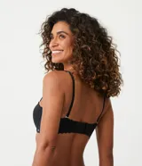 Soutien negro liso, sin tirantes, con relleno y detalle de borde festoneado.