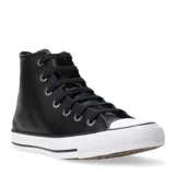 Championes de caña alta Converse modelo Chuck Taylor All Star, confeccionados en cuero negro con textura granulada. Presentan cordones negros, ojales metálicos, puntera de goma blanca y suela de goma vulcanizada con franja negra.