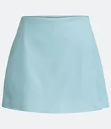 Short pollera de material sintético color celeste, con diseño cruzado en la parte delantera y cierre lateral con cremallera.