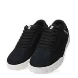 Championes urbanos Caterpillar modelo Hex +, color negro con capellada de gamuza y suela blanca de goma con diseño hexagonal. Presenta cordones al tono y logo de la marca en el lateral y la lengüeta.