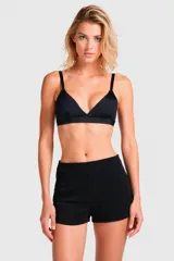 Soutien negro de microfibra con breteles finos regulables y espalda con cierre de gancho.