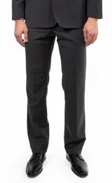 Pantalón de vestir negro Florenzi, de corte clásico confort, ideal para la oficina. Confeccionado en poliéster y viscosa.
