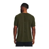 Remera deportiva Under Armour Seamless Grid SS para hombre, color verde militar con diseño cuadriculado y logo pequeño en el pecho.