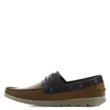 Zapato náutico Freeway de cuero, color marrón claro y marrón oscuro, con cordones y suela de goma color beige.