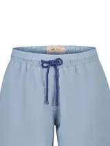 Short de baño RKF modelo Reactive, color celeste, con pretina elástica y cordón ajustable azul oscuro. Cuenta con bolsillos laterales.