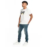 Pantalón de jean azul de corte skinny, con cierre de cremallera y botón metálico con logo de la marca. Diseño de cinco bolsillos con remaches metálicos y etiqueta triangular en el bolsillo trasero.