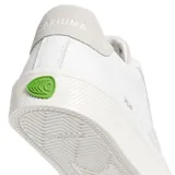 Championes urbanos Cariuma modelo Salvas, color blanco con detalles en gris.