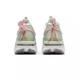 Championes Nike Air Max Furiosa de diseño audaz y moderno. Presentan una combinación de colores pastel que incluye blanco, verde menta, lila y detalles en rosado. Cuentan con una suela de plataforma dividida con unidades Air Max visibles, cordones decorativos con un lazo en el talón y una estética urbana y vanguardista.