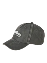 Gorro tipo baseball de sarga color negro lavado, con visera curva y bordado frontal en hilo blanco que dice "Jack & Jones International".