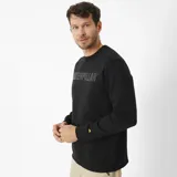 Buzo negro de cuello redondo con el logo de Caterpillar estampado en el pecho en color gris oscuro. Presenta un pequeño triángulo amarillo bordado en la manga izquierda y cuello y bajo de punto elástico.