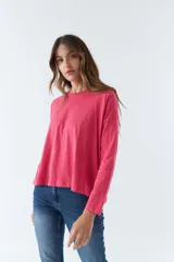 Remera celeste de algodón, de manga larga y cuello redondo.