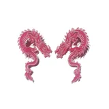 Par de aros con forma de dragón chino color rojo con detalles en plateado.