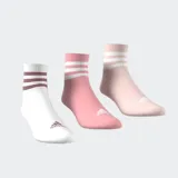 Pack de tres pares de medias tobilleras Adidas, confeccionadas en mezcla de algodón y poliéster. Incluye un par blanco con tres franjas burdeos, un par rosa medio con tres franjas blancas y un par rosa claro con tres franjas blancas.